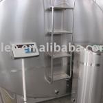 Milk cooling tank with CIP unit