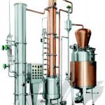 Batch alcohol distiller for fermented fruit