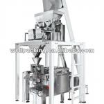 Packaging machine with linear weigher