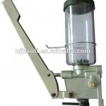 manual grease lubricator for textile machine