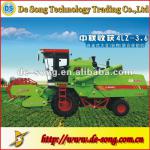 Self-propelled grain combine harvester