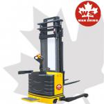 1.5T electric straddle leg stacker