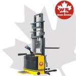 2000kg high lift electric stacker