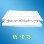 Electrodusting fluidizing bed plate