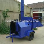 Chip size adjustable wood chipper machine with towable