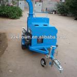 Chip size adjustable wood chipper machine with towable