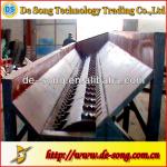 Tree debarking machine log debarker