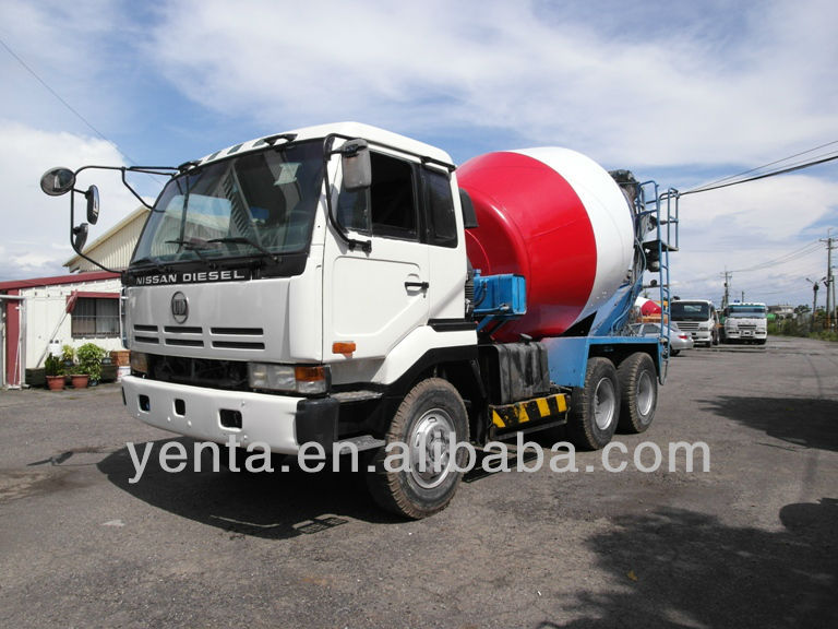 [359-SL] Used Nissan cement mixer truck