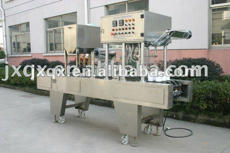 Automatic cylinder-packaged wet tissue wetting machine