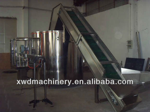 Automatic PET bottle blow moulding machine