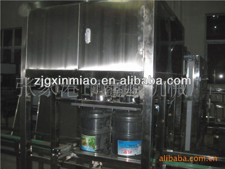 Automatic plastic bottle cap machine