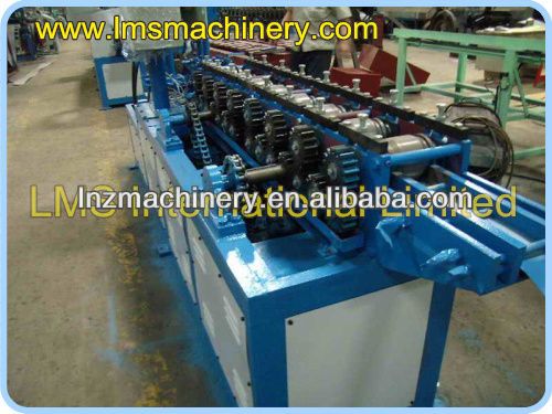 Automatic roller shutter door roll forming machine