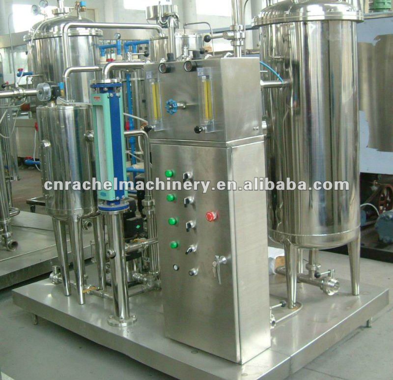Carbonated beverage CO2 mixer