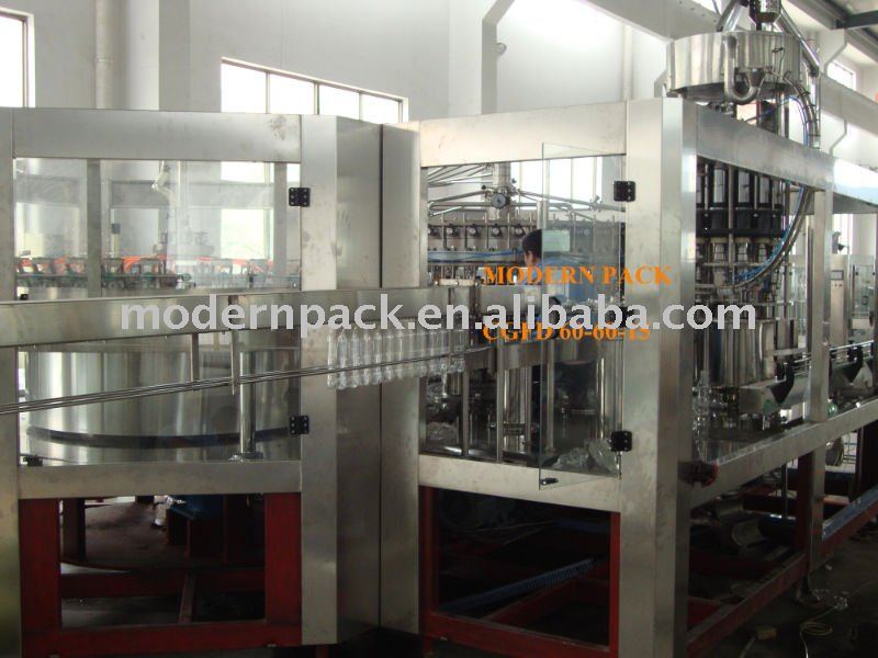 Carbonated beverage filling machine