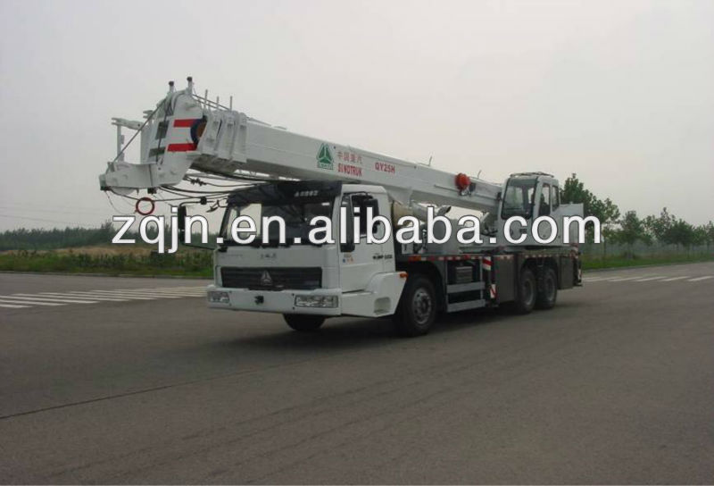 China sinotruk 25 ton mobile crane