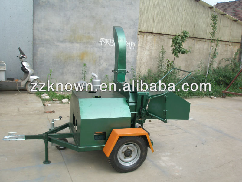 Chip size adjustable wood chipper machine with tractor
