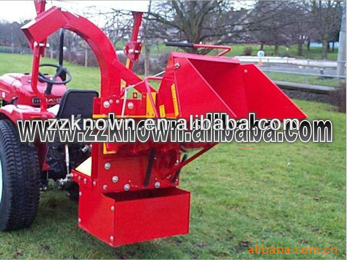Chip size adjustable wood chipper machine with tractor drive
