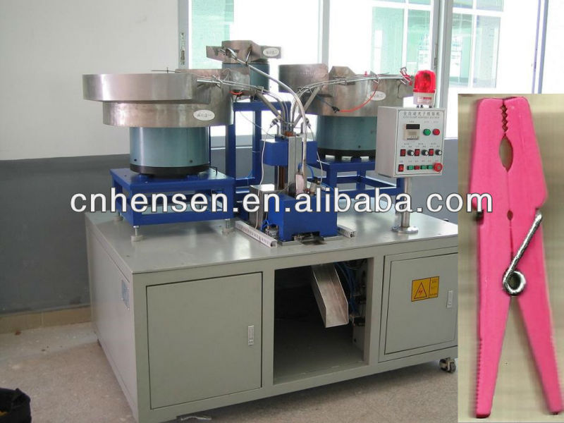 Cloth pegs assembling machine