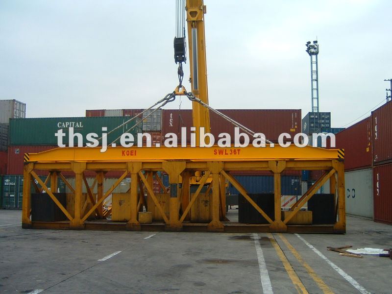 Container spreader