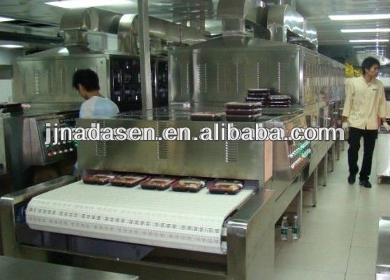 Conveyor microwave heating equipment for ready meal