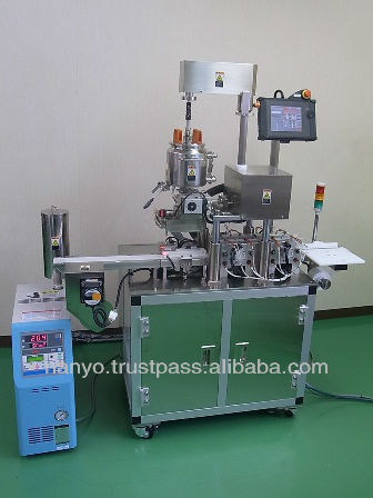 Cosmetic pencil lead molding machine with filling pressure control