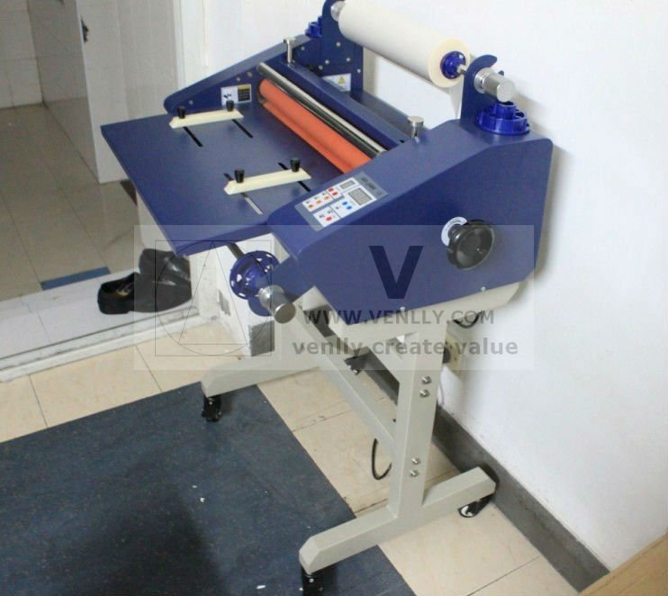 Curl-resistant laminator, curl-resistant laminating machine