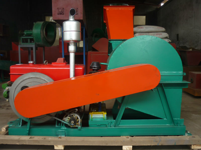 Diesel Engine DrivneWood sawdust making machine for biomass burner