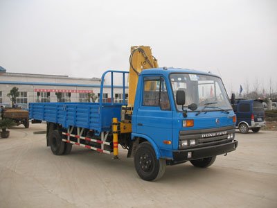 Dongfeng chassis truck with crane