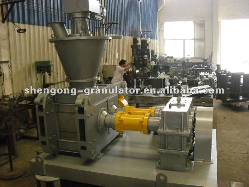 Dry powder compacting press