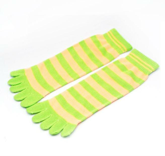 Five toe socks knitting machine Knit five toe cotton socks