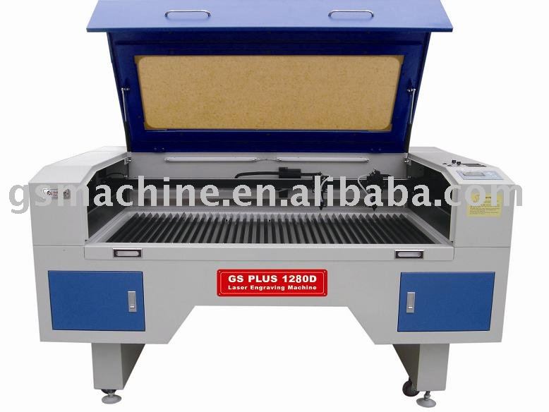 Garment laser cutting machine with CCD camera