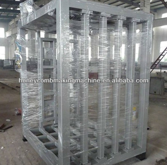 Honeycomb paper pallet or board pressing machine