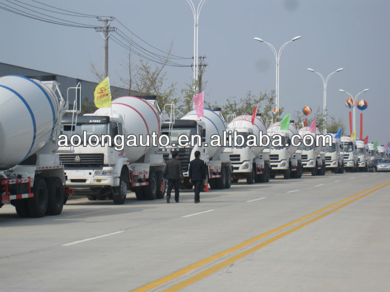 HOWO 8*4 drive 12 cbm Cement mixer truck with Cummins engine 375Hp