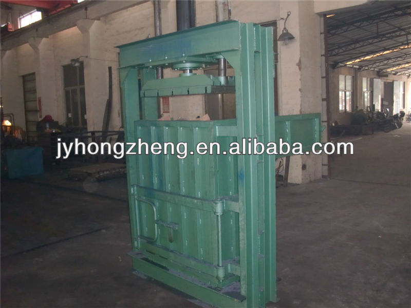 hydraulic hay baler