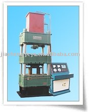 Hydraulic press machine with four pillars