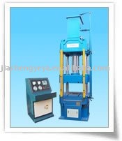 Hydraulic press machine with four pillars