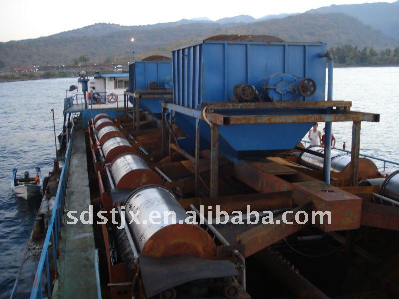 Iron sand dredger