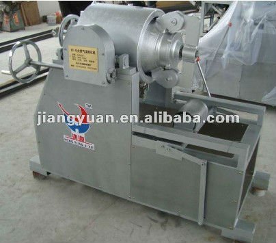 Large airflow puffing machine for grain