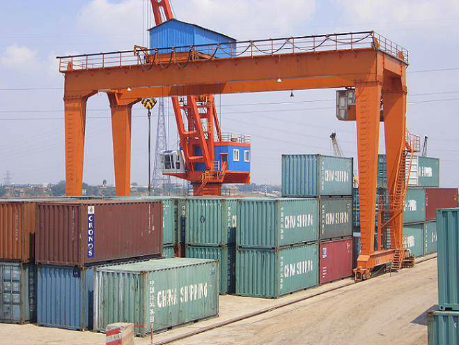 Lifting Container Use Gantry Crane From China Hometown