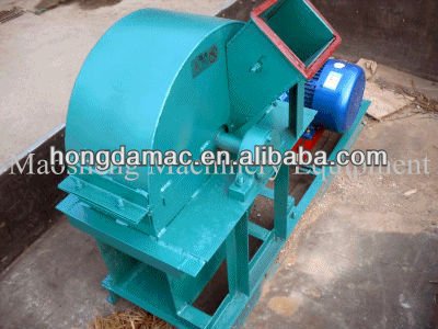 Low consumption wood chipping machine