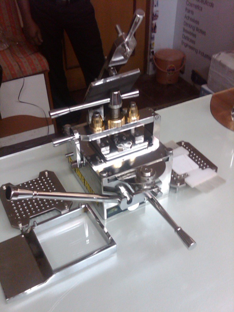 manual capsule filler