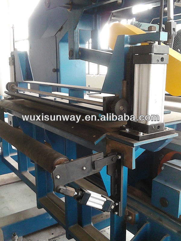 Metal surface sandwich panel cutting machine