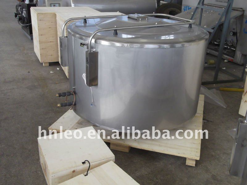 Milk cooling tank