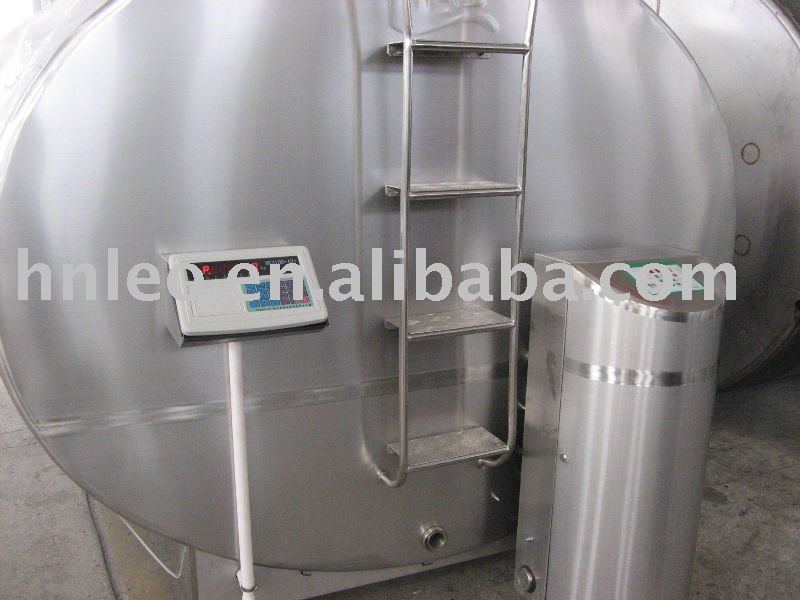 Milk storage tank with computation system