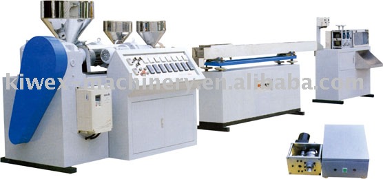 Multi-color drink straw extrusion line