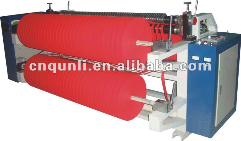 Nonwoven fabric slitting and rewinding machine