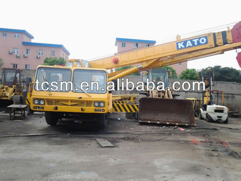 original Japanese used mobile truck cranes Kato NK400E are on sale