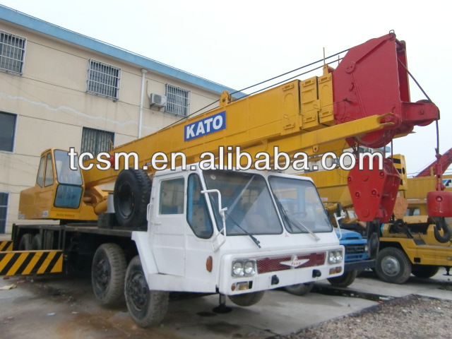 original Japanese used mobile truck cranes Kato NK400E are on sale