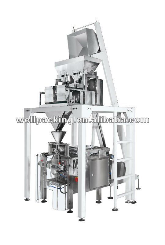 Packaging machine with linear weigher