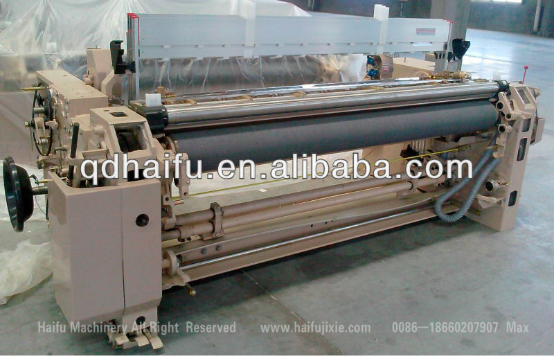 plain shedding water jet loom